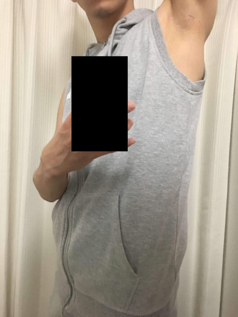 form_no-sleeve_shorts_hands_up